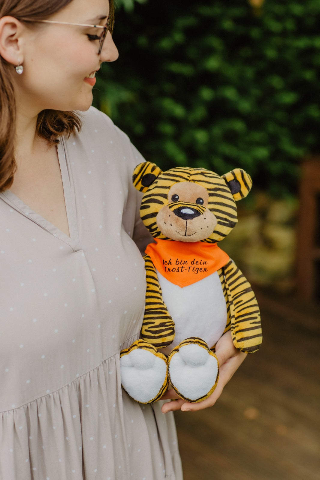 Großer Trost-Tiger mit personalisiertem Halstuch, 40 cm